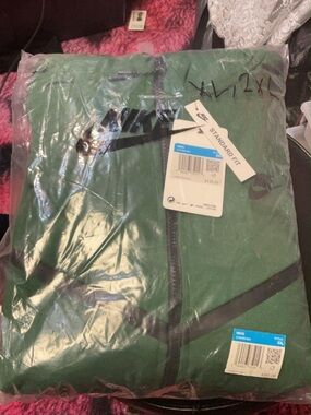 Nike Men's Dark Green Full-Zip Windbreaker Jacket with Black Accents